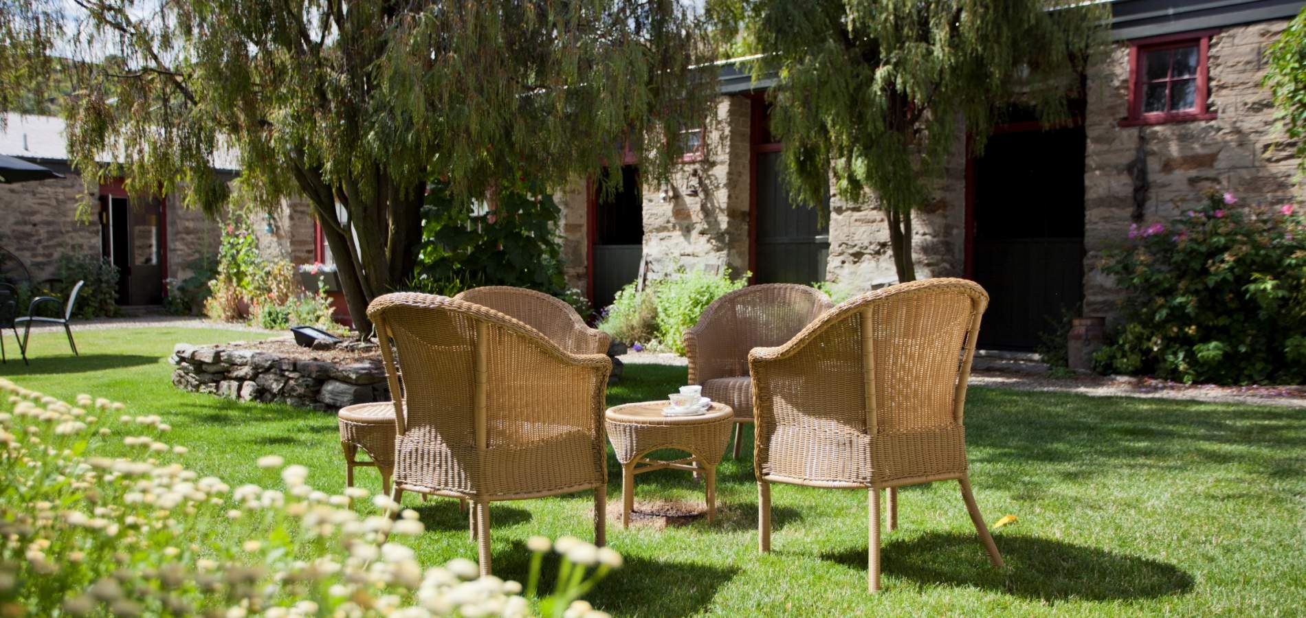 Olivers Lodge Courtyard